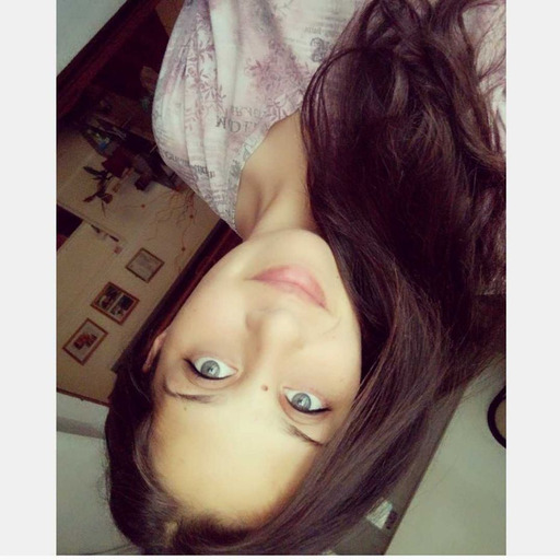 —Quiero verte. —Y yo a ti. —¿Hoy? —No puedo —Mañana