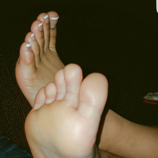 bigfoot-littlefoot-1215:  Nice cum on her soft pretty feet soleslover1988
