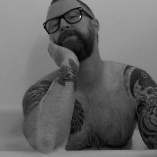 accidentalbear:  Watch Video and Share! XOXO Bath Tub Interview