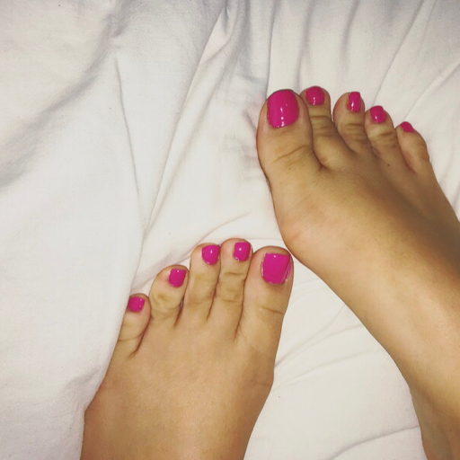 myfemininefeet:  show me who’s brave enough to reblog 😉💦