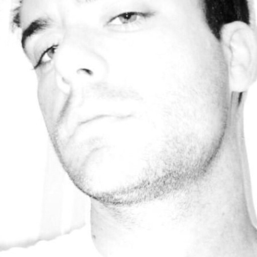dalekboi:  dalekboi:  http://www.dudesnude.com/members/228787/