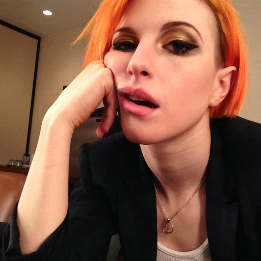 yelyahwilliams:  istillloveparamore:  My scheduled time to book