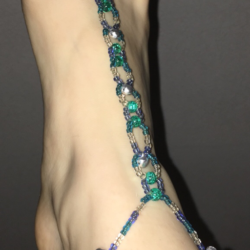lisa-foot-fetishe:  This makes my hurt feet to look at!