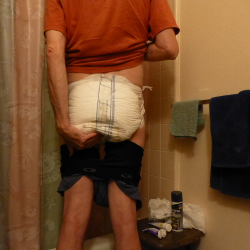 thickmessydiapers:Chris shits his pants!  This man is so damn