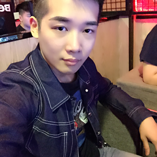 alittlered2015lukey:  wuhaiyao:  女神为男朋友口交，口活技术太好，几秒钟男的就射了