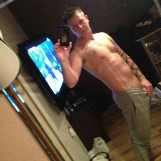 tastylads:  same hot scottish str8 dude from earlier 