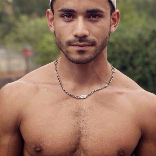 publicfunlovers:  He’s fucking hot 