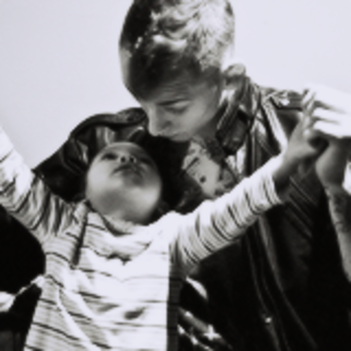 alwayslacedup:  Merry Christmas EST family. Hope your enjoying