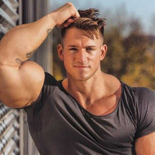 b-huge:muscularslavs:Jojo is growing bigger than ever He doesn’t