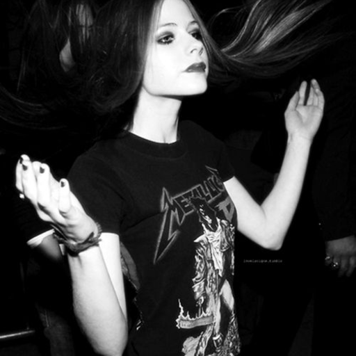 Eu acho uma camiseta bonita > visto ela > fica feia.