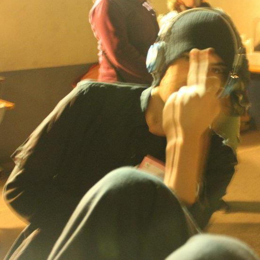 radeo-suicide:  SG how to roll a joint 