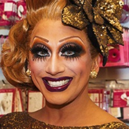 thepastryarch:  Good luck to Bianca Del Rio on making the Top