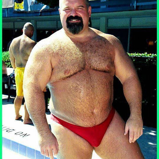 edo00771:  chaserforchubbybeardaddy:  Realmente… vida dura…
