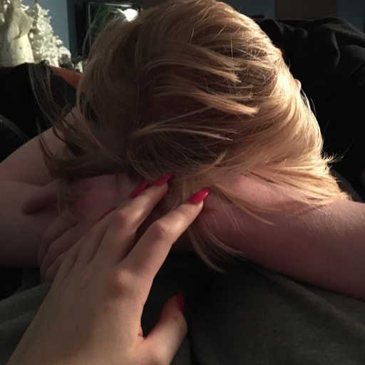 rileyalbi7:  you look kinda cute when my hand is around your