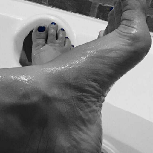 meiner14:  luvsexyfeet:  https://instagram.com/lucysjamberrynails/