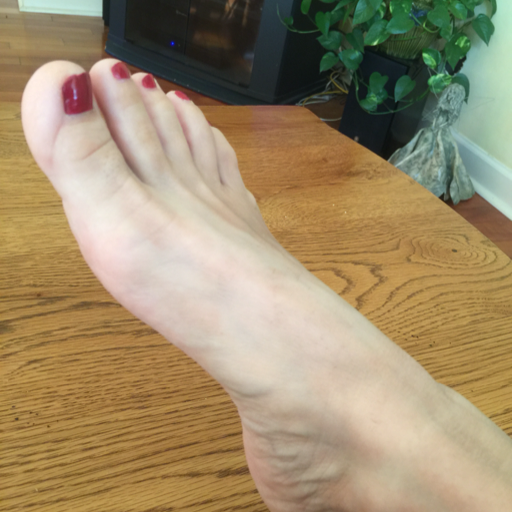 prettytoessexyfeet:    I just love how the vein looks like it’s