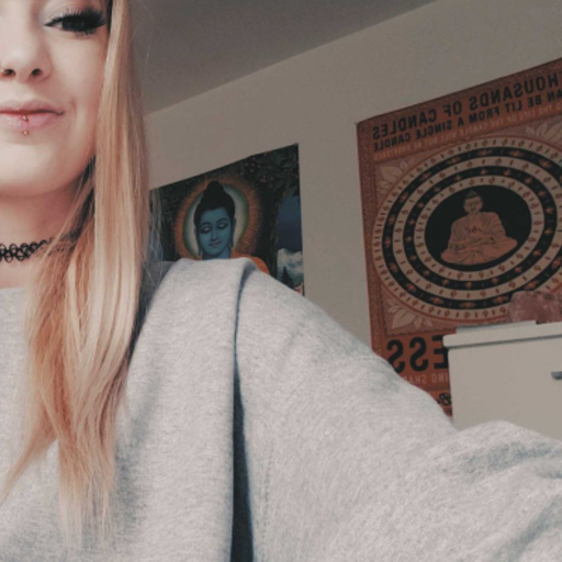 givnchydress:  kindlles:    givnchydress 
