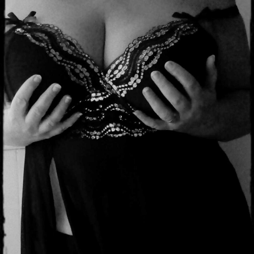 curvedclassylady:  Enjoy youre evening tumblrs…… 
