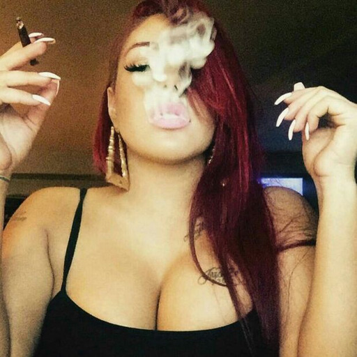 4theloveofstonerchicks:  Here’s to 1,000 followers!  A lot