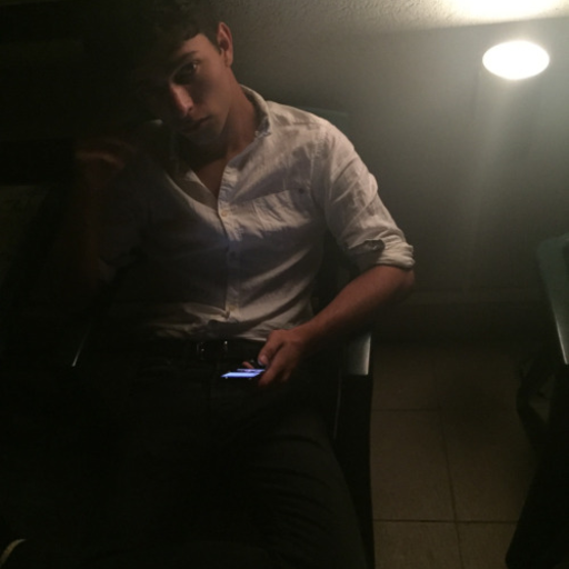 orangebenz:  grrrlfever:  if ur secretly in love with me u should