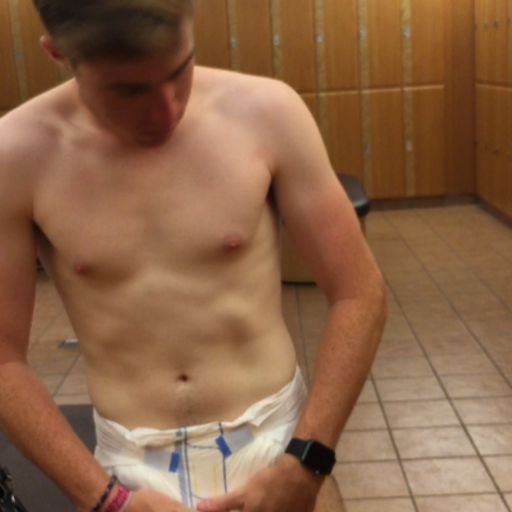 rhyseybabe:  M4 change in the gym! Quite thick for a midday change