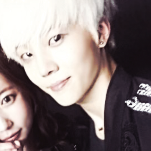 smileforthecolorfulife:   UAHUHAU ele nos ama’ éé nois *o*