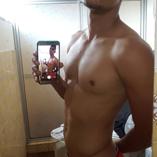 vergasyfetichesgay:  Ufff! No mames, que rica vergota tiene este