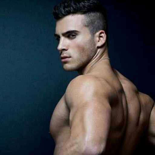 maleaddictions:  fyeahtoddsanfield:  Striptease.   Why you gonna