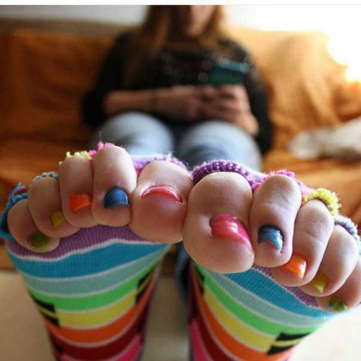 cinnamontoesss: Worship my feet😊Reblog if you want me to post