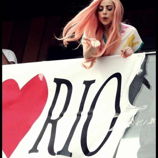 ladyxgaga:  ladyxgaga:  Gaga performing “Applause” on Japan’s