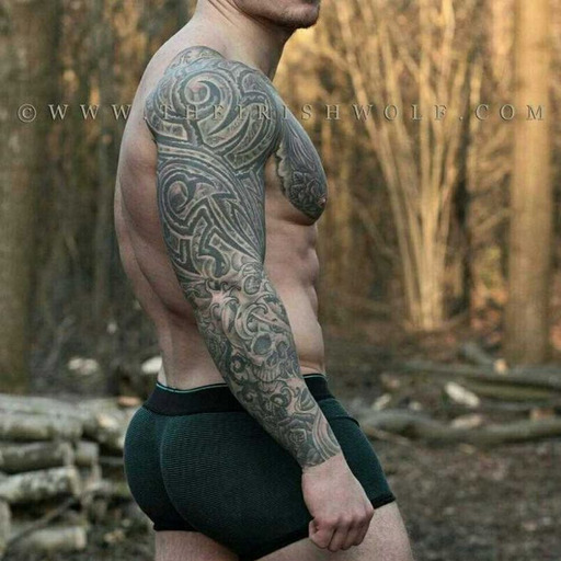 mymancrush2-chrishatton: HOT TATTED MAN: Jake Andrich holding