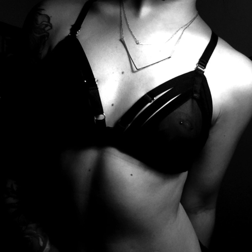 adult–goth:  I keep telling @erotic-nonfiction that her