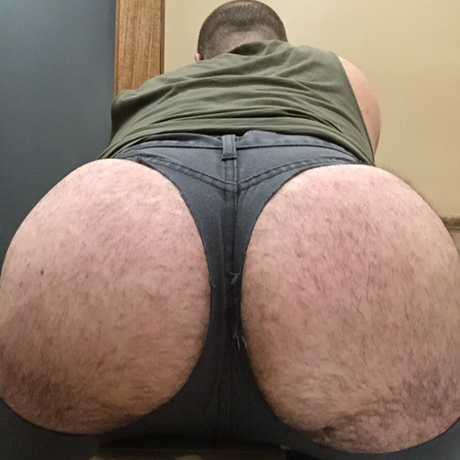 bootyfreakdee:  Big fat ass 