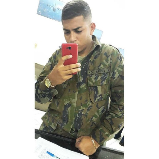 Eu cuido de você de longe, mas cuido.