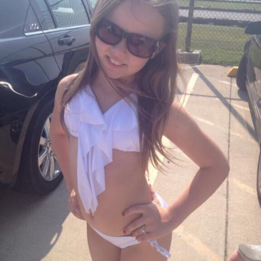tabooman135:  candyhousebimbos:Be more like her.  She need bbc