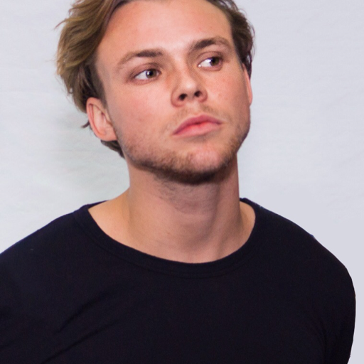 officialashtonfletcher:  be a disconnected live in a world of