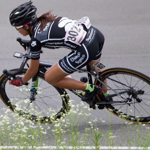 sillyfreecyclistguy:Don’t have a clue why she holds her bike