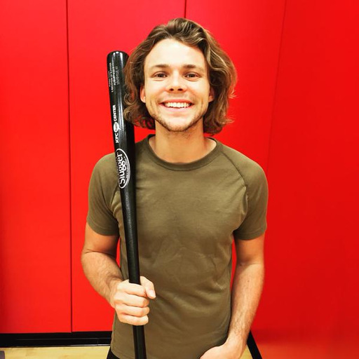 Ashton Irwin makes me sob (ﾉ◕‿◕)ﾉ