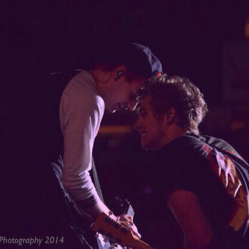 calumsbootyhole:  when i see this   all i think of is this 