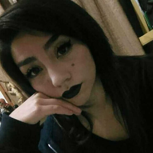Cuando ríes y te tapas la cara.