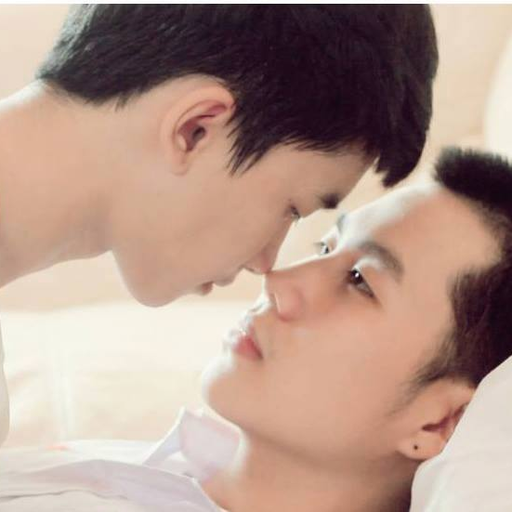 asianboysloveparadise:  A very sweet kissing scene. 