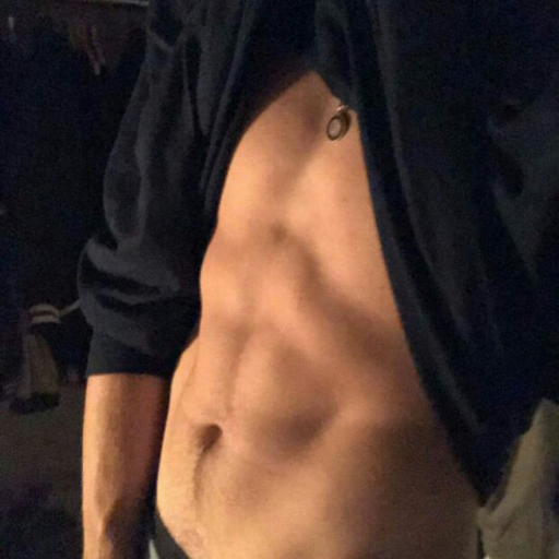 REBLOG IF JUSTIN BIEBER IS DADDY