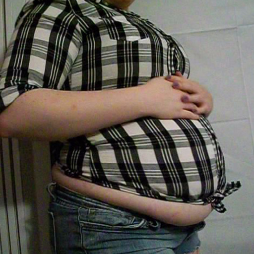 bellyburstinbabe:  Even after two bags of mcdonald’s, all I