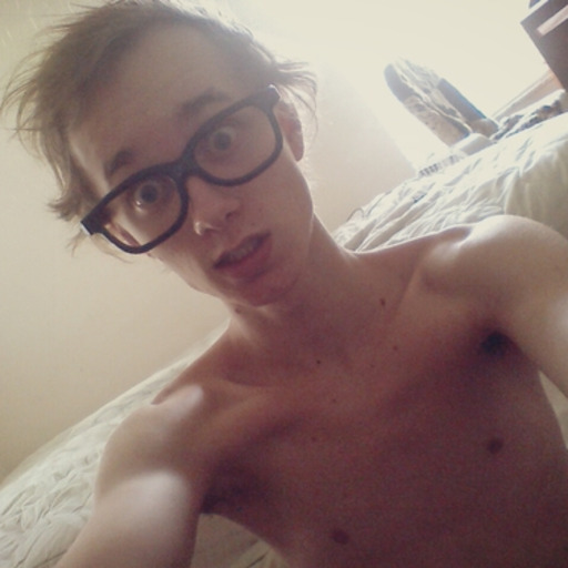 bynesexual:  quick i forgot what your dick looks like so i need
