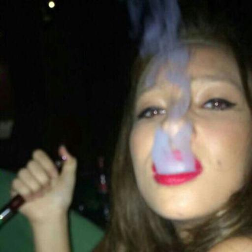 Torço pela felicidade dos outros, gente feliz não enxe o saco.