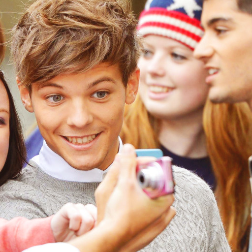 horanshugs:  horanuta:  i am still crying about harry’s hands