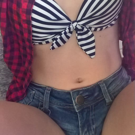 lesbiansubprincess:  Any cute girls wanna chat? I’m sooo horny