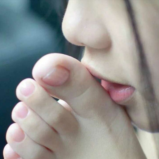 iwantyourfeetxx:  If you need someone to worship your feet like