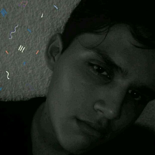 Yo con estas ojeras y tú con esos ojazos.