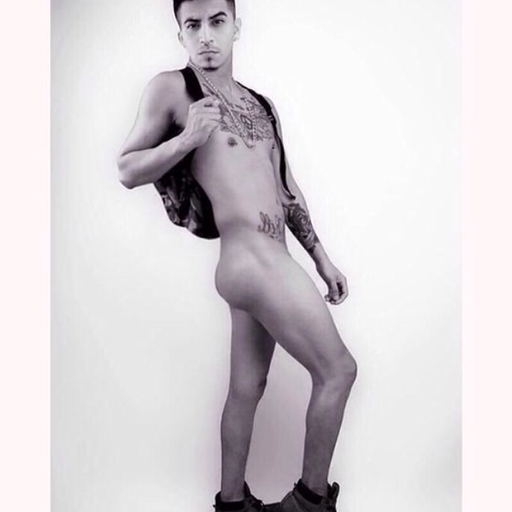 chilegrindr:  tuopcion0:  follamigosexcentro:  abccda21:  rorrous:  crquemados:  Gabriel Molina  Culiando en el baño